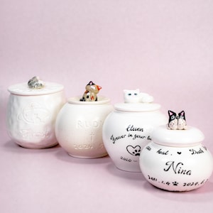 Custom Pet Urn Personalized Dog Urn for Ashes Memorial Cat Urn Handmade Ceramic Sympathy for Pet Loss Forget me not pet Urn Pet Lover Gift