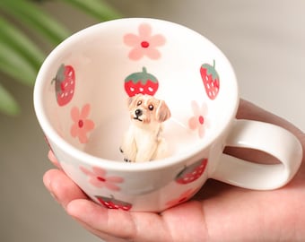 Benutzerdefinierte Haustier-Becher Personalisierte rosa Blumen Erdbeerhund Kaffeetasse Handbemalter Haustier-Liebhaber-Geschenk Gelb bunte wilde Blumen-Keramik-Becher