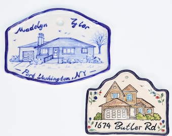 Placa de cerámica personalizada con retrato de casa, pintada a mano en azul, letrero de casa, regalo de inauguración de casa o aniversario, placa de acuarela para el hogar, letrero personalizado