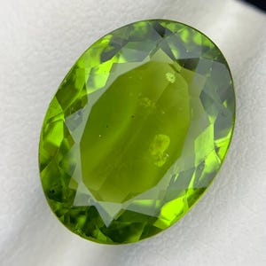 8.65 CT&#39;s Mint Green Cushion Cut Peridot, Green Peridot, Cushion Cut Peridot, Green Cushion Peridot, Peridot Gemstone, Peridot Gemstones