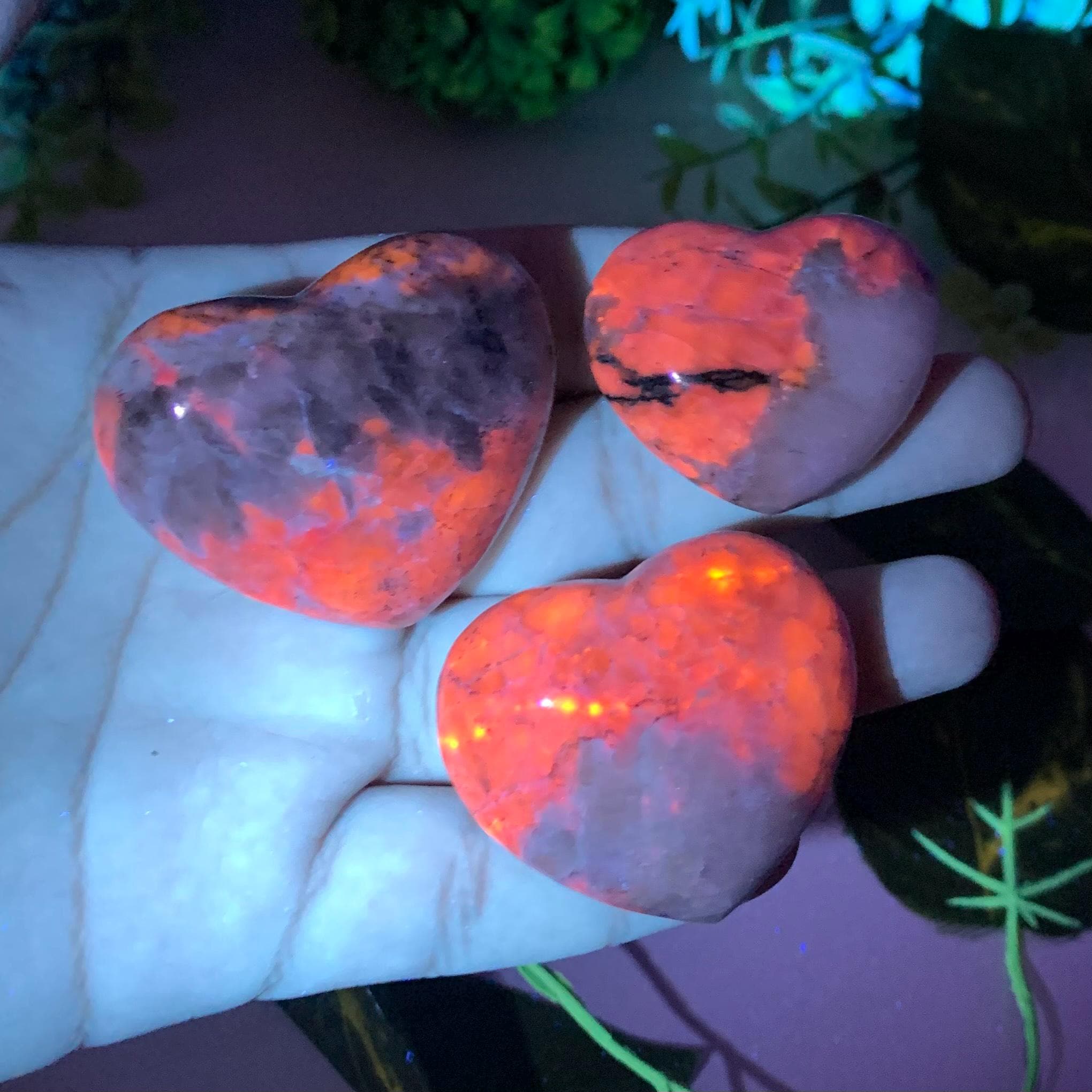 3個の美しいUV反応性ハックマナイトハートストーン、ハックマナイト