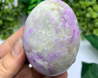 164g Beautiful UV Reactive Hackmanite Palm Stone, Hackmanite Palmstone, Purple Hackmanite Palm Stone, Hackamnite Palm Stones, Hackmanite