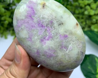 235g Beautiful UV Reactive Hackmanite Palm Stone, Hackmanite Palmstone, Purple Hackmanite Palm Stone, Hackamnite Palm Stones, Hackmanite