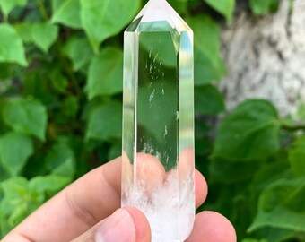 60g 美しい天然の先端が尖ったクリアクォーツポイント、クリアクォーツ