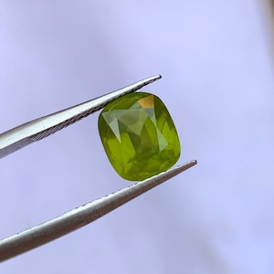 3.10 CT&#39;s Green Cushion Cut Peridot, Green Peridot, Cushion Cut Peridot, Green Cushion Peridot, Peridot Gemstone, Green Peridot Gemstone