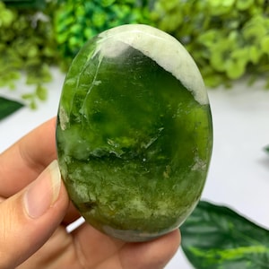 Piedra de palma de jade transparente de la mejor calidad (105 g), piedra de palma de jade Shah Maqsood, piedra de palma de jade verde, piedra de palma de jade, piedra de palma de jade verde