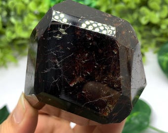 Granate almandino rojo facetado de 310 g, granate rojo facetado, cristal de granate almandino, granate almandino facetado, granate almandino rojo, granate