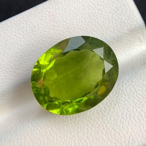 13.50 CT&#39;s Green Cushion Cut Peridot, Green Peridot, Cushion Cut Peridot, Green Cushion Peridot, Peridot Gemstone, Green Peridot Gemstone