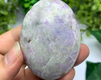 120g Beautiful UV Reactive Hackmanite Palm Stone, Hackmanite Palmstone, Purple Hackmanite Palm Stone, Hackamnite Palm Stones, Hackmanite