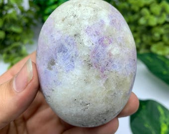 165g Beautiful UV Reactive Hackmanite Palm Stone, Hackmanite Palmstone, Purple Hackmanite Palm Stone, Hackamnite Palm Stones, Hackmanite