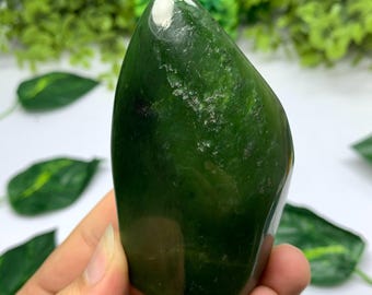 200g 美しい緑色のネフライト翡翠、ネフライト翡翠、ネフライト