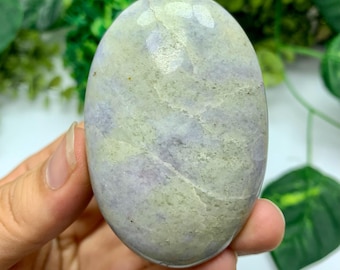 123g Beautiful UV Reactive Hackmanite Palm Stone, Hackmanite Palmstone, Purple Hackmanite Palm Stone, Hackamnite Palm Stones, Hackmanite