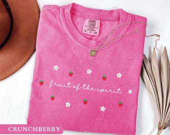 T-shirt « Fruit de l’Esprit », T-shirt chrétien mignon à motif fraise, Cadeau avec verset biblique Galates 5:22, Vêtements assortis pour retraite spirituelle à motif floral et biblique