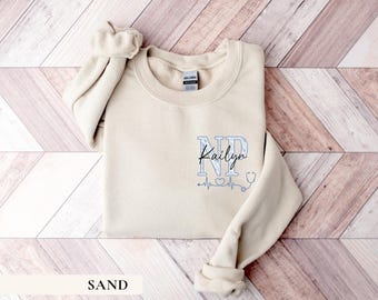 Sweat-shirt personnalisé pour infirmière praticienne, T-shirt personnalisé pour infirmière praticienne, Sweat-shirt de remerciement pour infirmière, Cadeau de fin d'études pour infirmière praticienne spécialisée en soins infirmiers, T-shirt pour clinique et hôpital