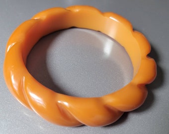 Vintage Bakelite Bangle-Chunky Opaque Butterscotch Rope (Tested)