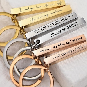 Edelstahl Bar Schlüsselbund, personalisiertes Geschenk für Jahrestag, Hochzeit oder Valentinstag Geschenk für Freund, individuell gravierte Schlüsselanhänger