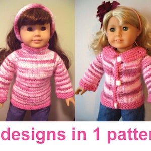 Puede incluir: Dos suéteres de punto para muñecas en rayas rosas y blancas. Un suéter es de cuello alto y el otro es una chaqueta con botones.