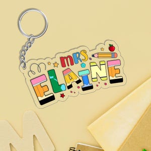 Llavero personalizado con letras coloridas, llavero con nombre de profesor, accesorio de llavero artístico, dije para bolso, dije para botella de agua, regalos conmemorativos para profesores.