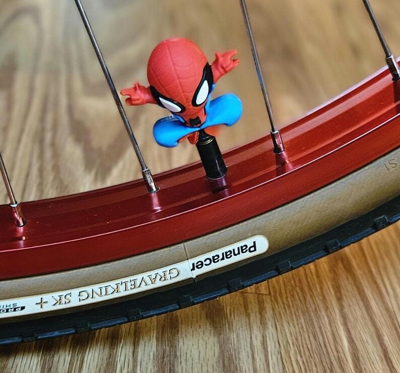 Spiderman sitting Schrader Valve Caps, Cycle Enthusiasts, Pair bild 5