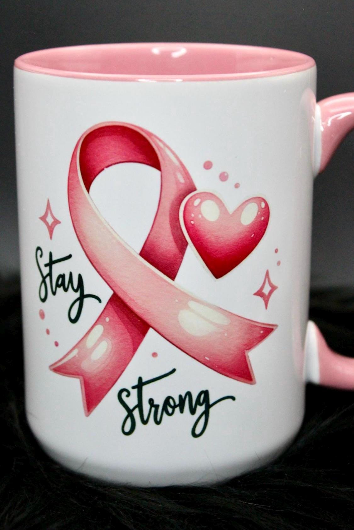 Donna Che Tiene Un Nastro Rosa Per La Consapevolezza Del Cancro Al Seno