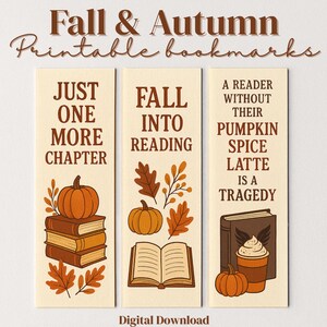 Pode incluir: Três marcadores imprimíveis com tema de outono com texto e ilustrações. Os marcadores apresentam abóboras, folhas e livros. O texto inclui "Just One More Chapter", "Fall Into Reading" e "A Reader Without Their Pumpkin Spice Latte Is A Tragedy."
