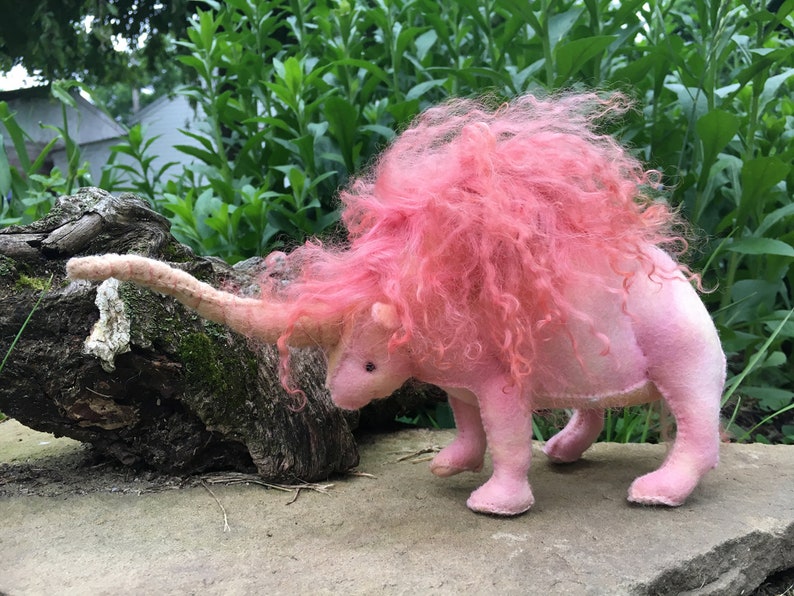 Ella Elasmotherium, das erste Einhorn, handgenähtes Spielzeug, prähistorisches Tier, Stofftier Bild 1