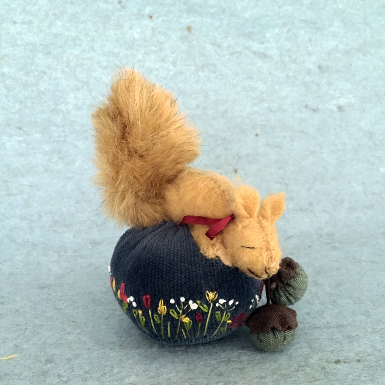 Snoozy Little Squirrel Pincushion, PDF downloadable sewing pattern, sew by hand and machine image 1