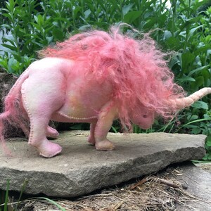 Ella Elasmotherium, das erste Einhorn, handgenähtes Spielzeug, prähistorisches Tier, Stofftier Bild 2