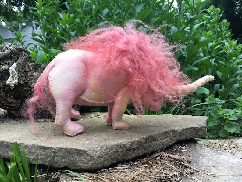 Ella Elasmotherium, das erste Einhorn, handgenähtes Spielzeug, prähistorisches Tier, Stofftier Bild 2