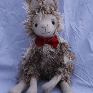 Fergus MacTavish, a Scottish llama, Storybook sewing pattern for stuffed toy, PDF, instant download