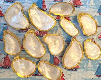 Bulk Hand-Painted Oyster Shell Ring Dish: Gold Edge, Pearl White, Coastal Decor, Wedding place card, Bridesmaid gifts, crafts.
