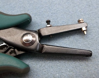 Metal Hole Punch Pliers with Gauge Guard from Beadsmith (hole size 1.25mm, 1.5 mm or 1.8 mm)
