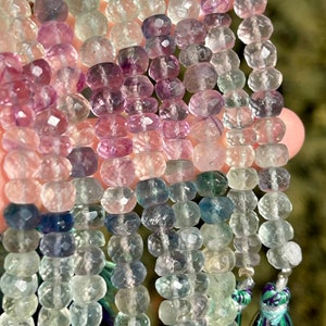 Perles de fluorite arc-en-ciel SCRATCH AND DENT, rondelles à facettes de 6 mm à 7 mm, pierres précieuses naturelles multi fluorite, bleues, vertes et violettes, R-FL3