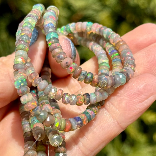 Perles d'opale d'Éthiopie, rondelles d'opale fumée à facettes, opale noire, perles naturelles pour colliers, pierre de naissance d'octobre, EO13