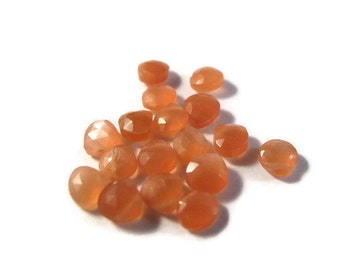 Six Peach Moonstone Heart-Shaped Briolettes, Set of 6 Gemstones for Jewelry Making, Faceted Briolettes,  5.5mmx5.5mm (B-Mo2c)
