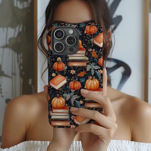 Sombre Cottagecore Fall Bookish, automne mignon et confortable, iPhone 16 15 14 13 12 11 Pro Max 8 Plus X, Samsung Galaxy S23 S22 S20 Ultra