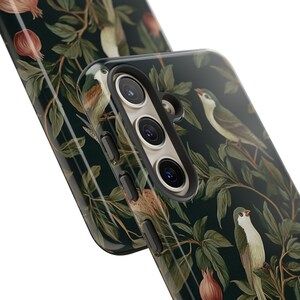 Nature-inspired bird design phone case