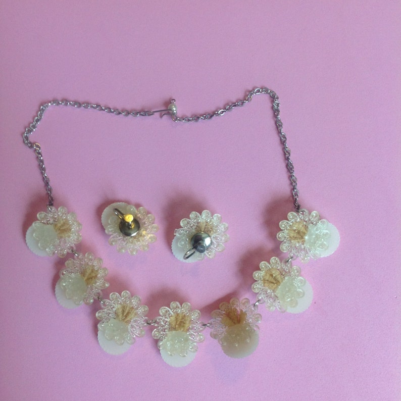 Vintage Mid Century Plastic Lucite Sea Shell Flower Faux Pearls Necklace Earrings Demi Parure