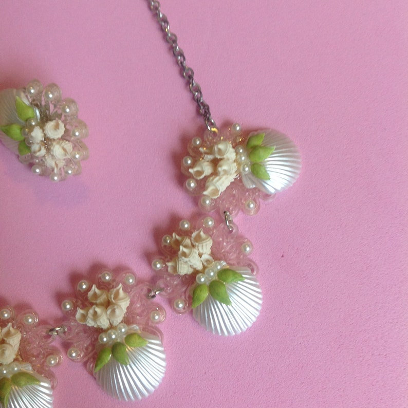 Vintage Mid Century Plastic Lucite Sea Shell Flower Faux Pearls Necklace Earrings Demi Parure