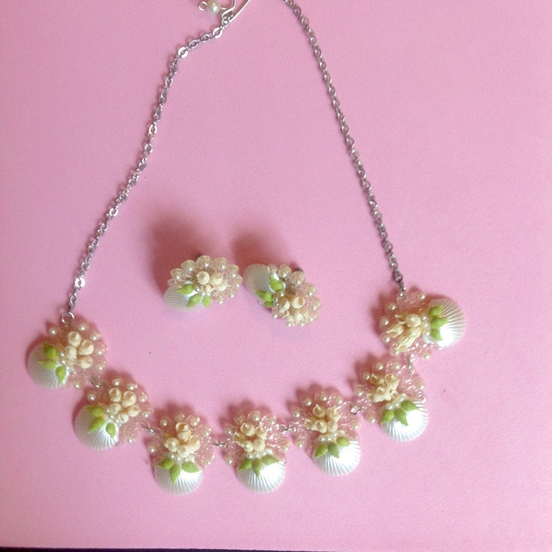 Vintage Mid Century Plastic Lucite Sea Shell Flower Faux Pearls Necklace Earrings Demi Parure