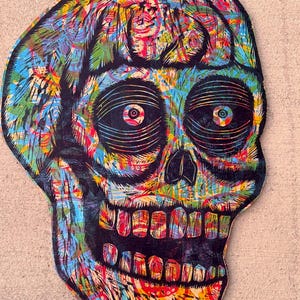 Gran calavera, grabado en madera multibloque impreso a mano sobre panel de madera de 23" x 33".