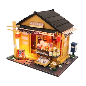 Maßstab 1:24 Miniatur DIY Puppenhaus Japanischer Kaufladen Do-It-Yourself Bausatz mit Staubschutz