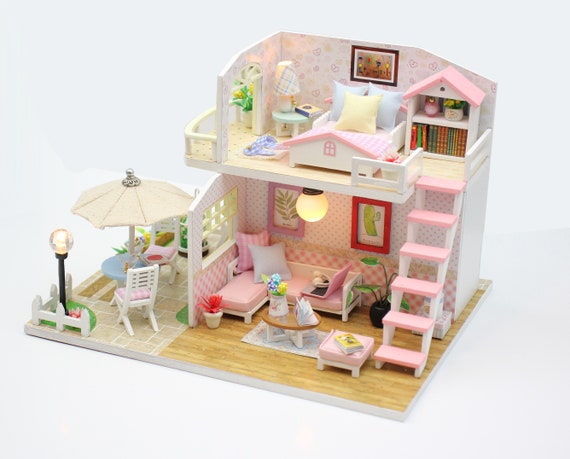 2 story dollhouse
