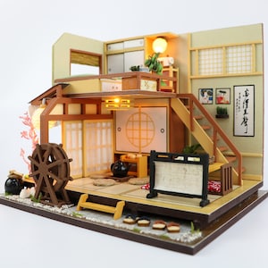 1:24 skala Miniatur DIY Puppenhaus Hölzern Japanisches Haus Hütte Do-It-Yourself Kit mit Staubschutz