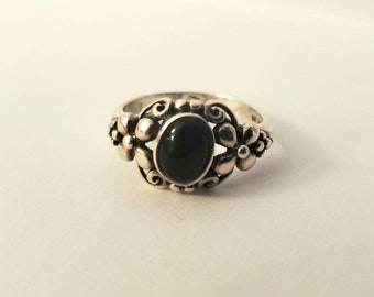 Vintage black onyz sterling silver ring sze 5