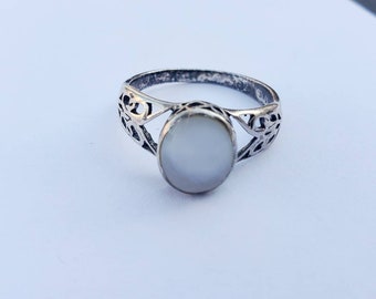 Vintage Mother of Pearl solitaire sterling silver ring size 7 3/4