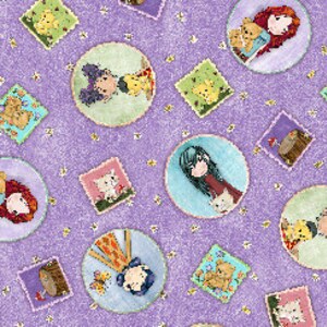 Peut inclure: Tissu violet avec un motif répété de cercles et de carrés. Les cercles présentent des illustrations de filles avec des animaux, et les carrés présentent des illustrations d'animaux. Le fond est violet clair avec une légère brillance.