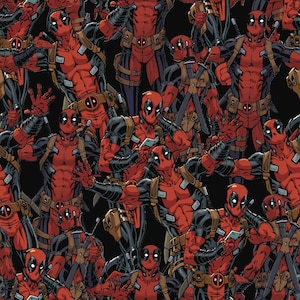 Puede incluir: Un patrón repetido con el personaje de Marvel Comics, Deadpool, en varias poses. Las ilustraciones muestran a Deadpool con su característico traje rojo y negro, con una máscara blanca y el logotipo de Deadpool en su cinturón. El fondo es negro liso.