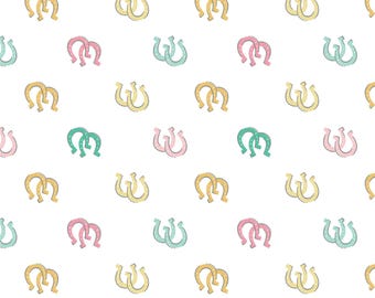 De Camelot Fabrics, "Lucky Horseshoes" en franela de algodón blanca