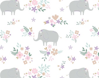 Tissu Camelot Fabrics, motif floral doux éléphant - sur blanc. FLANELLE DE COTON